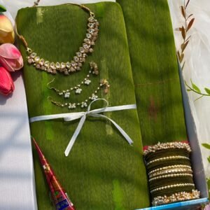 🌿 সবুজছায়া — অলিভ জামদানী শাড়ি গিফট বক্স